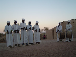 Desierto. Los Hombres Negros. Desierto. Los Hombres Negros.