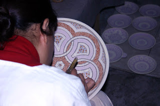 Fez. Artesano en fábrica de cerámica. Fez. Artesano en fábrica de cerámica.